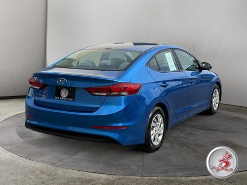 Used 2018 Hyundai Elantra SE FWD image 7