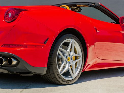 Used 2016 Ferrari California T RWD image 35