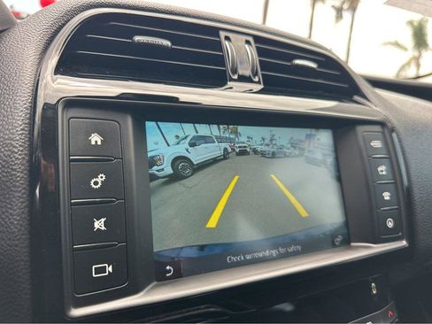 Used 2017 Jaguar XE RWD image 6