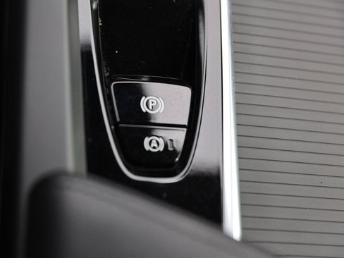 Used 2025 Volvo XC60 B5 Core image 28