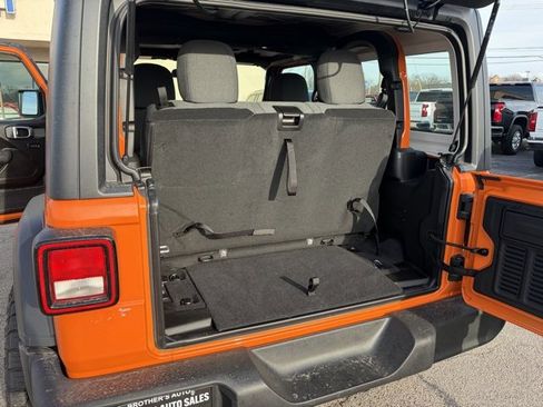 Used 2025 Jeep Wrangler Sport image 28