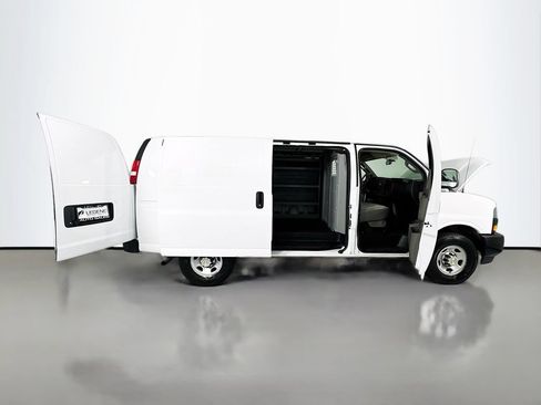 Used 2022 Chevrolet Express 2500 w/ Driver Convenience Package RWD image 20