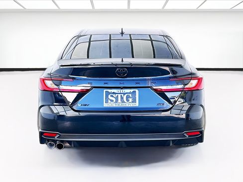 Used 2025 Toyota Camry SE w/ Convenience Package FWD image 5