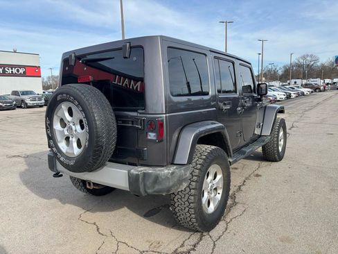 Used 2014 Jeep Wrangler Unlimited Sahara w/ Dual Top Group AWD/4WD image 3
