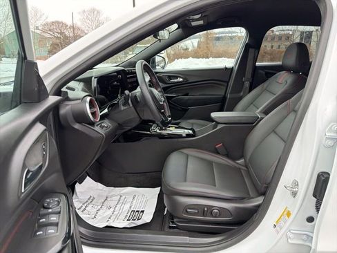 Used 2025 Chevrolet Trax RS w/ Driver Confidence Package image 13