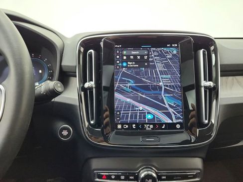 Certified 2025 Volvo XC40 B5 Plus image 23