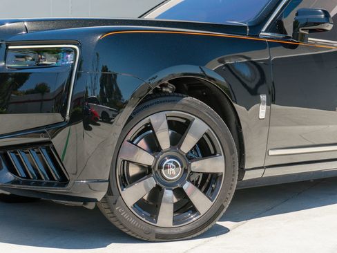 Used 2025 Rolls-Royce Cullinan image 30