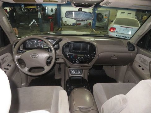 Used 2005 Toyota Sequoia SR5 AWD/4WD image 44