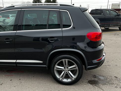 Used 2017 Volkswagen Tiguan Sport image 6