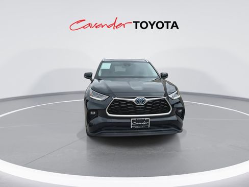 Used 2022 Toyota Highlander Limited AWD/4WD image 3