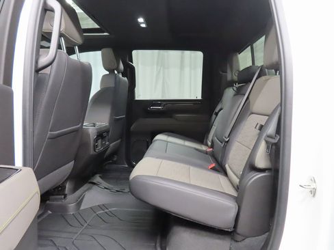 Used 2025 Chevrolet Silverado 2500 ZR2 w/ Technology Package image 13