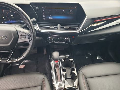 Used 2024 Chevrolet Trax RS w/ Sunroof Package image 17