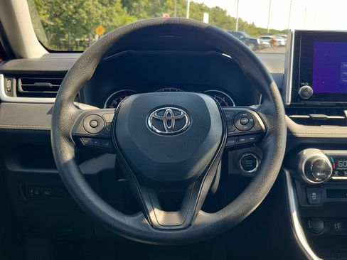 Used 2023 Toyota RAV4 XLE AWD/4WD image 16
