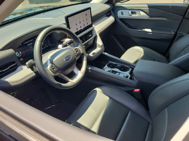 Used 2026 Ford Explorer Active w/ Active Comfort Package RWD image 3