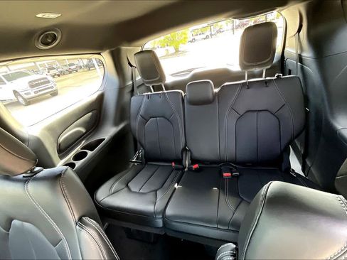 New 2026 Chrysler Pacifica Select image 22