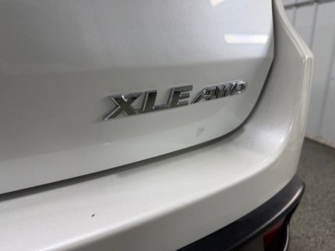 Used 2016 Toyota Highlander XLE AWD/4WD image 32