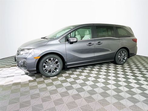 New 2026 Honda Odyssey Touring image 3