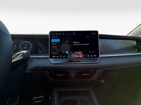 New 2026 Volkswagen Tiguan SE R-Line AWD/4WD image 17