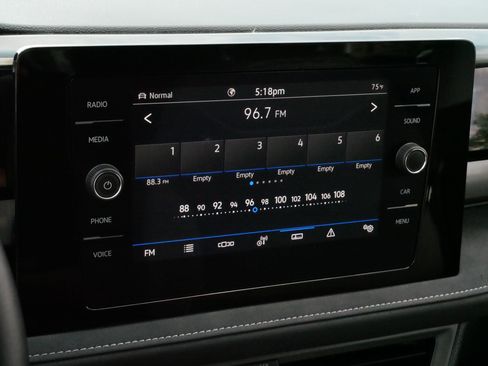 Certified 2025 Volkswagen Taos SE AWD/4WD image 22