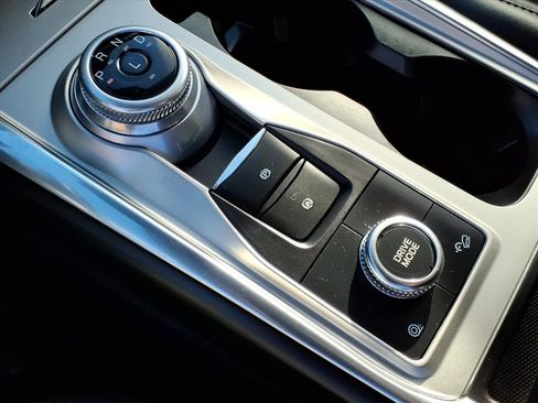 Used 2022 Ford Explorer XLT w/ Equipment Group 202A image 18