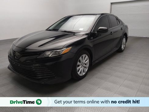 Used 2019 Toyota Camry LE image 1