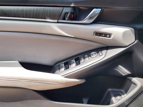 Used 2018 Honda Accord Touring image 22