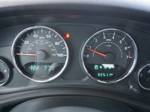 Used 2015 Jeep Wrangler Altitude image 17