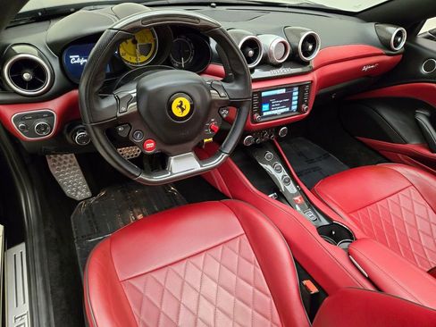 Used 2015 Ferrari California T RWD image 19