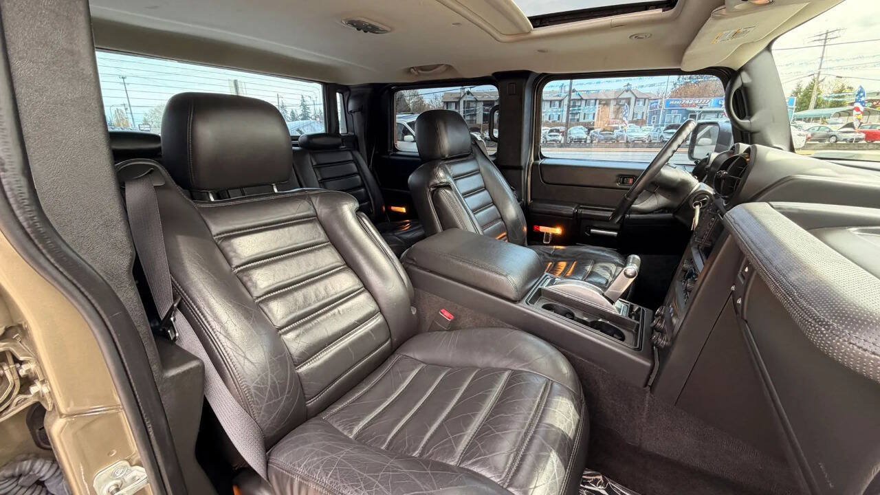Used 2005 HUMMER H2 SUT w/ Preferred Equipment Group AWD/4WD image 34