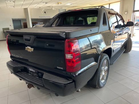 Used 2011 Chevrolet Avalanche LTZ image 8