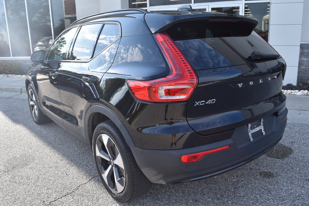 Used 2023 Volvo XC40 B4 Ultimate FWD image 5