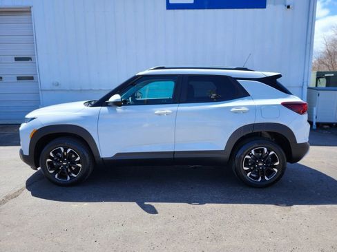 Used 2023 Chevrolet TrailBlazer LT w/ Convenience Package AWD/4WD image 2