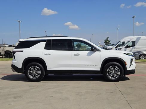 Certified 2026 Chevrolet Traverse LT w/ Driver Confidence Package FWD image 7