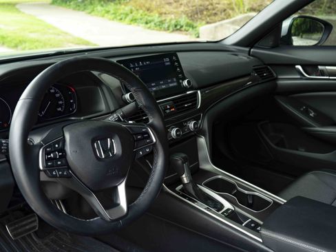 Used 2019 Honda Accord Sport image 16