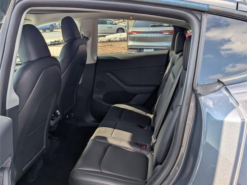 Used 2022 Tesla Model Y Long Range image 15