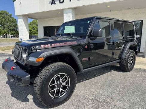 Used 2025 Jeep Wrangler Unlimited Rubicon w/ Convenience Group AWD/4WD image 36