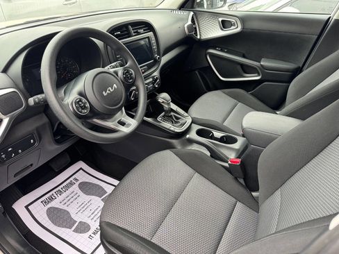 Used 2022 Kia Soul LX w/ Technology Package image 9