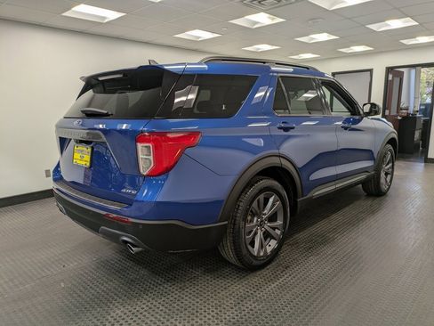 Certified 2022 Ford Explorer XLT w/ Equipment Group 202A image 4