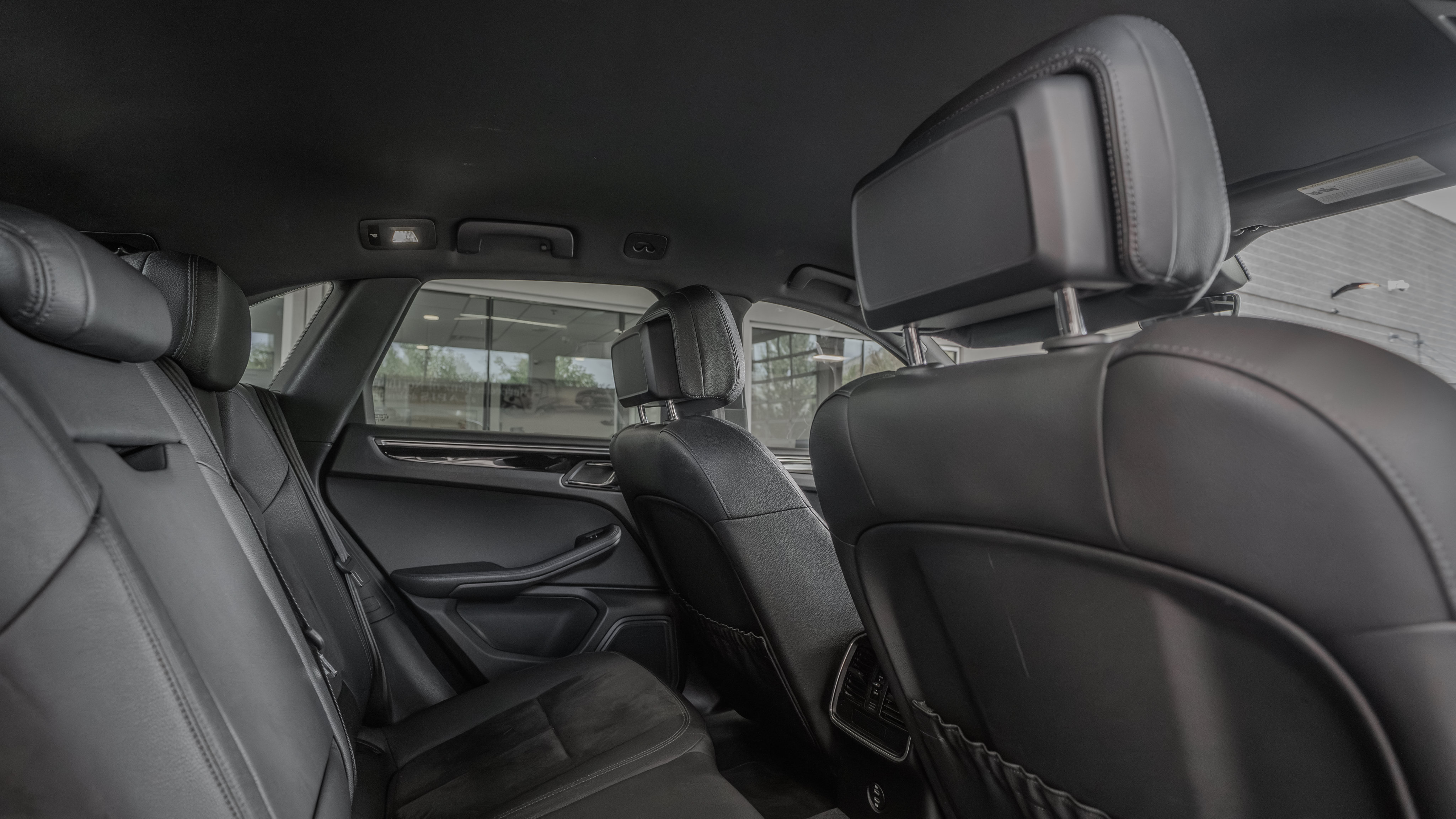 Used 2020 Porsche Macan AWD/4WD image 27