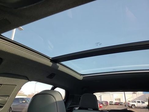 Used 2025 Volvo XC40 B5 Core image 26