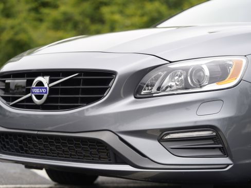 Used 2018 Volvo V60 T5 Dynamic w/ Vision Package FWD image 39