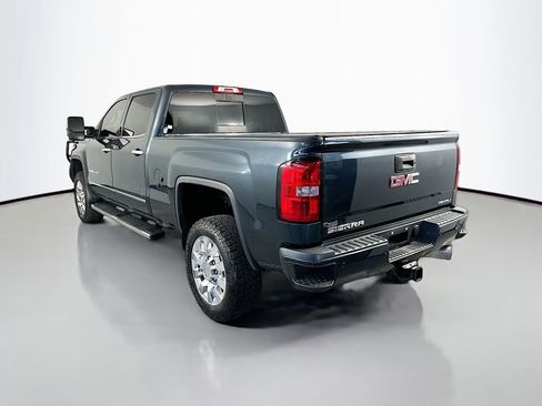 Used 2018 GMC Sierra 2500 Denali w/ Duramax Plus Package AWD/4WD image 5