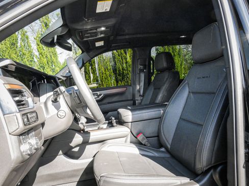 Used 2025 GMC Yukon XL Denali w/ Sun & Power Step Package image 7