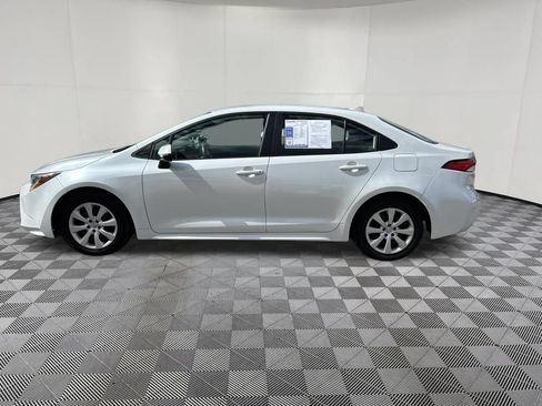 Used 2025 Toyota Corolla LE FWD image 4