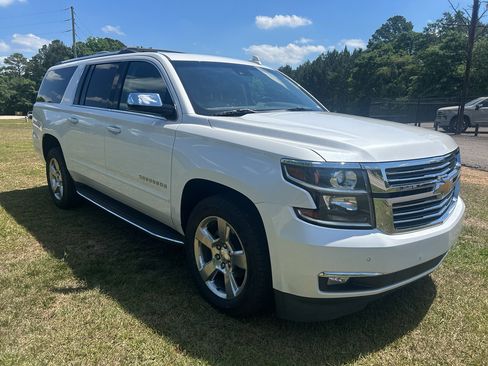 Used 2018 Chevrolet Suburban Premier RWD image 5