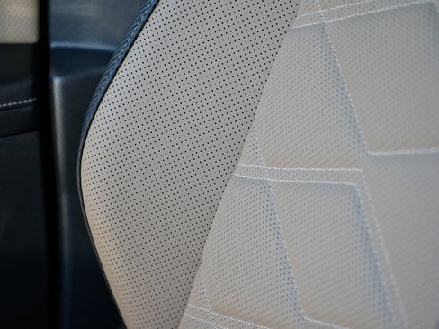 Used 2025 Volkswagen Atlas Cross Sport SE w/ Panoramic Sunroof Package image 30