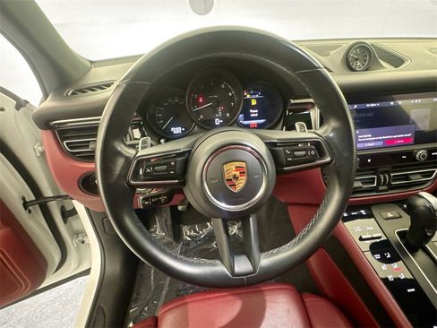 Used 2024 Porsche Macan image 9