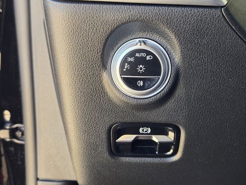 Used 2025 Mercedes-Benz C 300 Sedan image 22