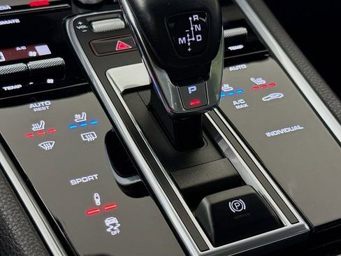 Used 2018 Porsche Panamera RWD image 23