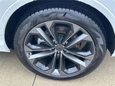 New 2026 Audi Q7 3.0T Premium Plus image 4